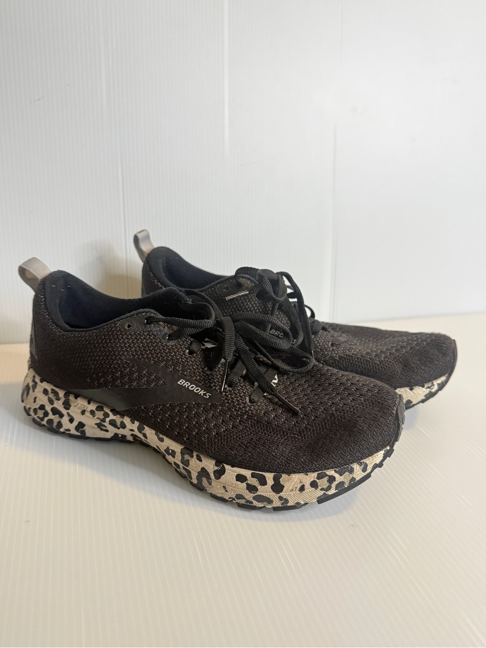 AUTHENTIC Brooks “Rare” REVEL 4 Black White Snow Leopard | Size 7.5